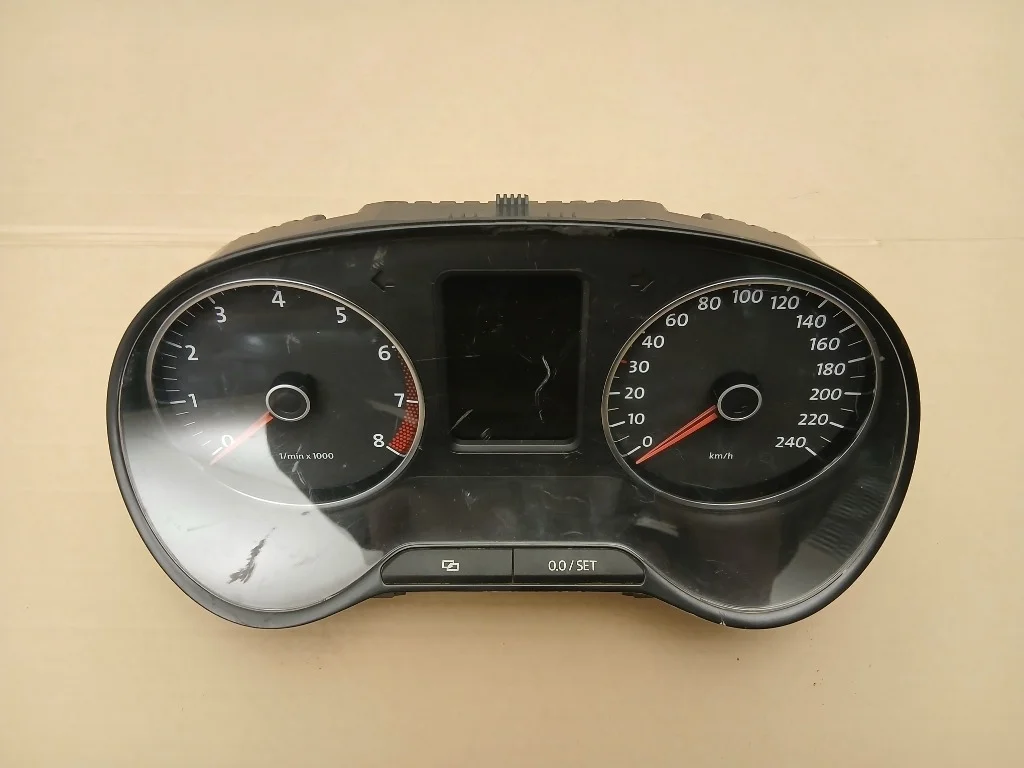 Панель приборов Volkswagen Jetta 6