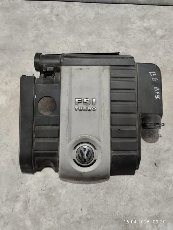 Декоративная крышка двигателя Volkswagen Passat B6