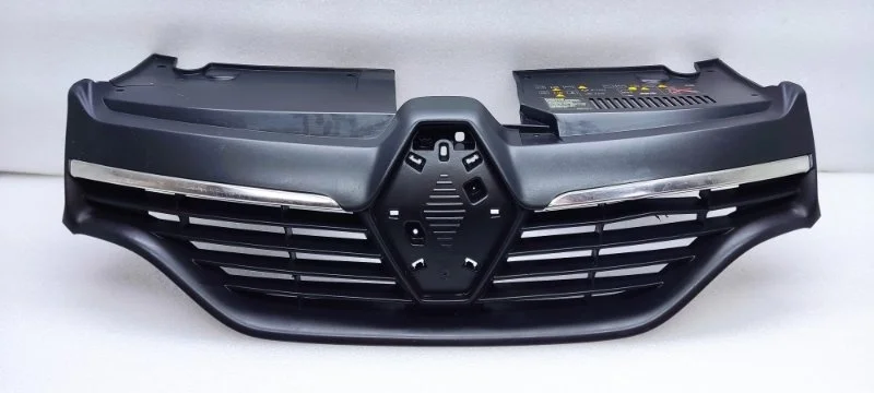 Решетка радиатора Renault Logan 2014 L8