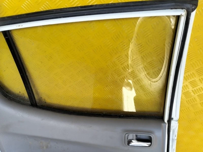 Стекло двери задней левой Mitsubishi L200 (2006-2015) 2010