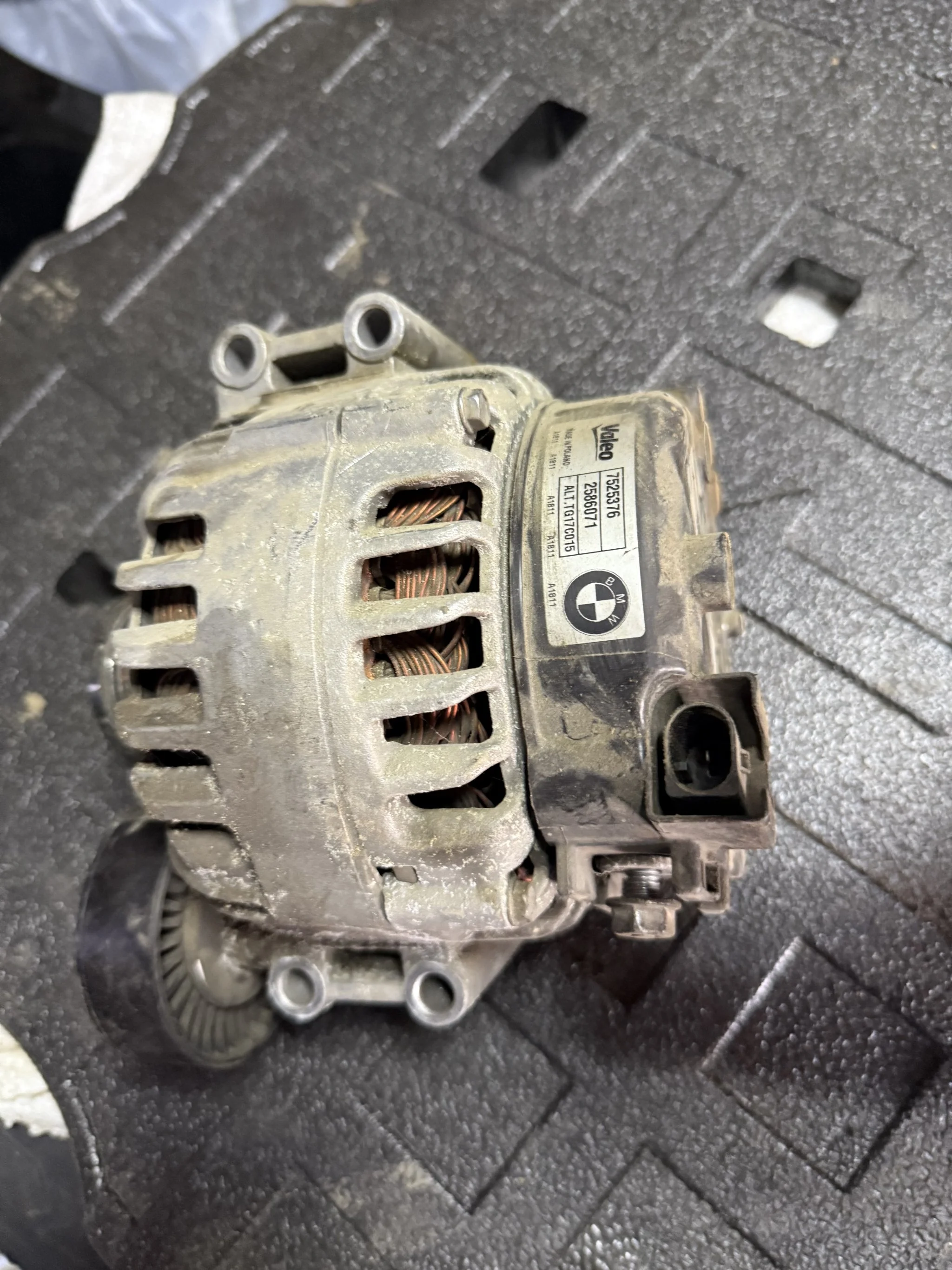 Генератор BMW 5er Е60 2003-2010 2.5 (177Hp) (N52B25UL) RWD AT