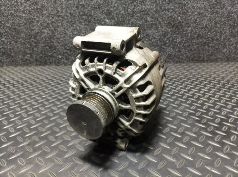 Генератор Mercedes-Benz C-Klasse 2014 A0009067902 W204 M271.820