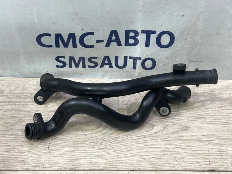 Патрубок охлаждения Audi Q5 06E121044D 8R 3.2 CAL