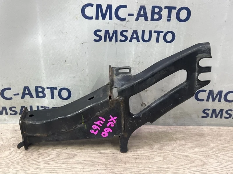 Кронштейн усилителя бампера Volvo Xc60 2011 31329436 ХС60 3.0 B6304T4, передний правый