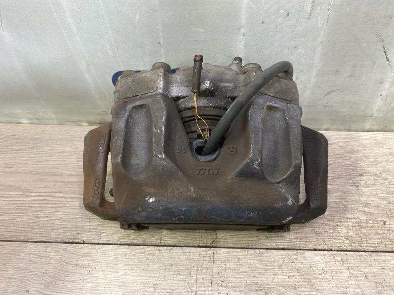 Суппорт Mercedes-Benz E-Class A2044213681 C207 271.860, передний правый
