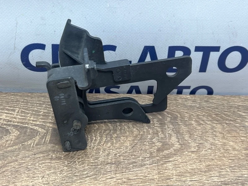 Крюк капота Mercedes-Benz E-Class A2078800164 C207 271.860