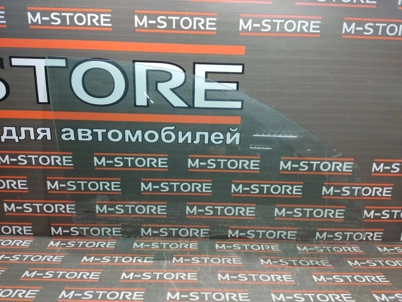 Стекло боковое Volkswagen Touareg 2005 7L