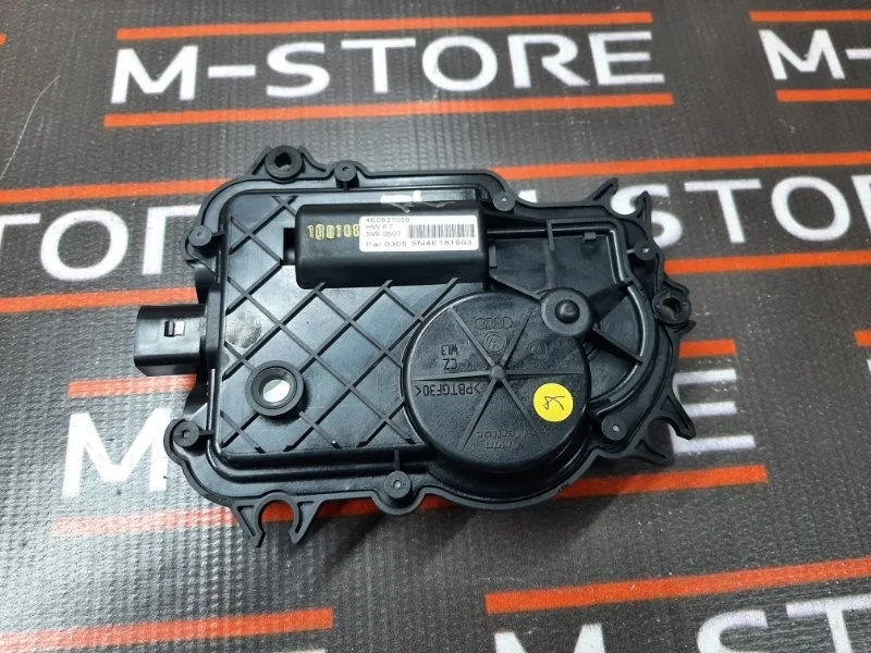 Доводчик двери Audi A8 2008 4E/D3