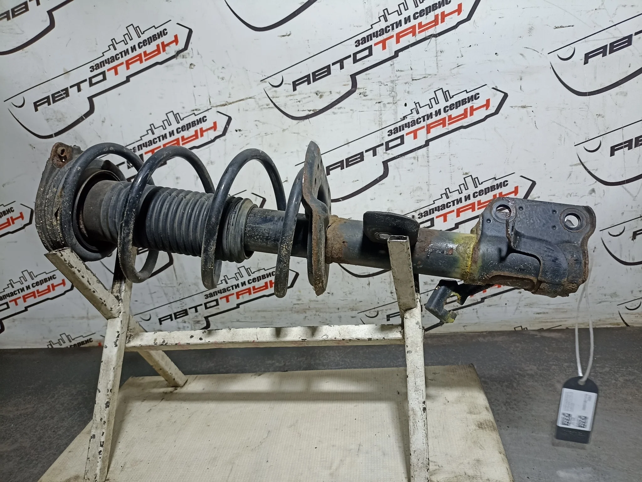 СТОЙКА ХОДОВКИ NISSAN JUKE F15 NF15 YF15 ПЕРЕДНЯЯ ПРАВАЯ E43021KC2B 2WD 4WD TE082