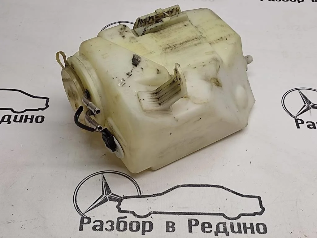 Бачок омывателя Mercedes-Benz
