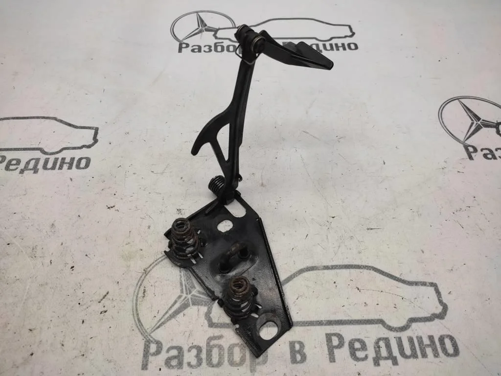 Замок капота Mercedes-Benz