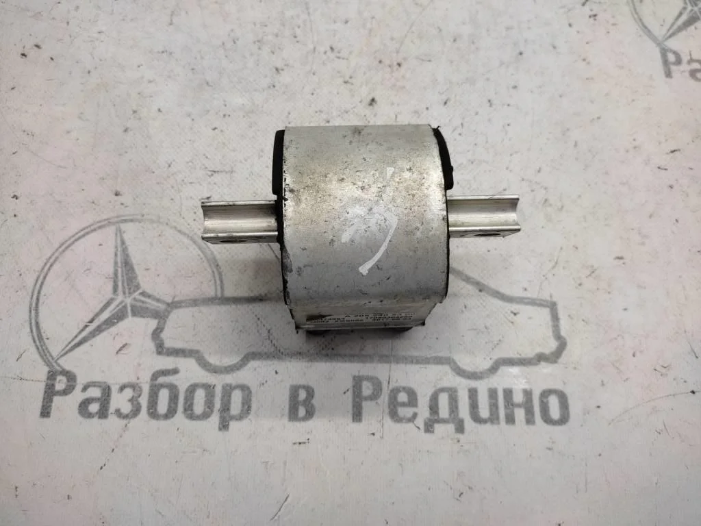 Опора КПП Mercedes-Benz