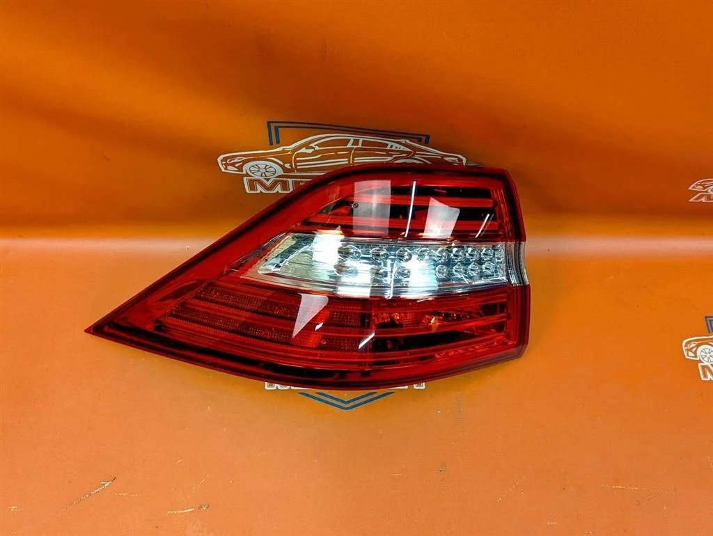 Фонарь задний левый Mercedes-Benz