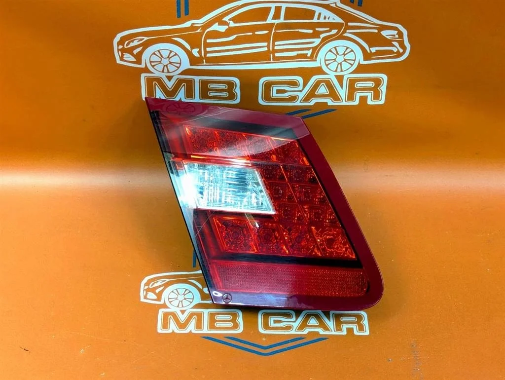 Фонарь крышки багажника Mercedes-Benz