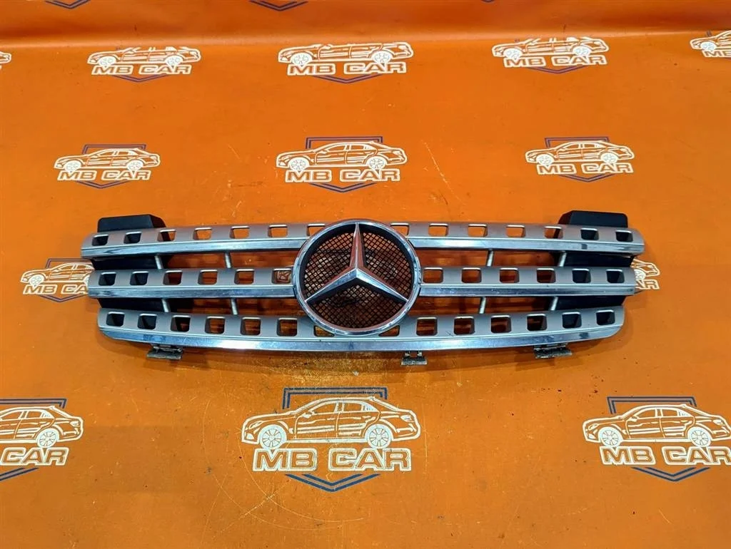 Решетка радиатора Mercedes-Benz