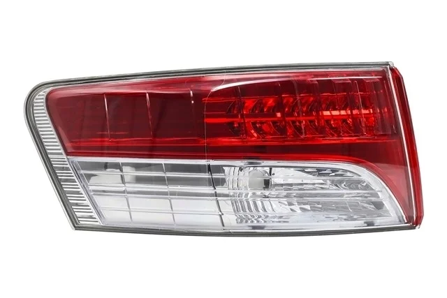 Фонарь задний левый внешний TOYOTA AVENSIS T270 2008-2012