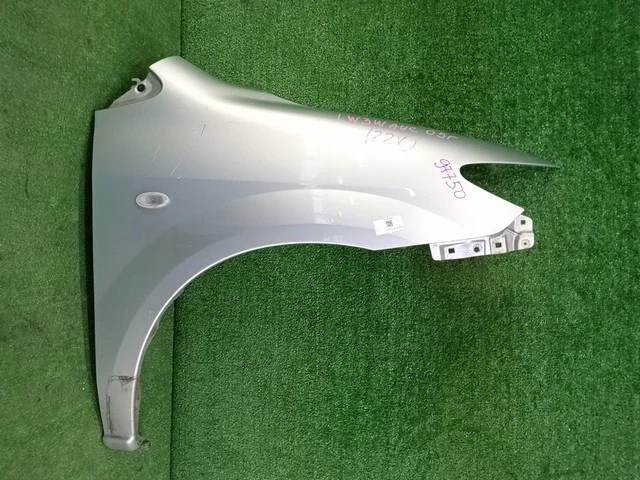 Крыло переднее правое (царапины) LW5W MAZDA MPV LW 2003-2006