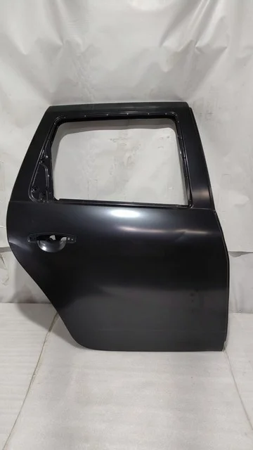 Дверь задняя правая Уценка 30% (вмятина) RENAULT DUSTER HSA / HSM 2010-2015, DUSTER HSA / HSM 2015-2021