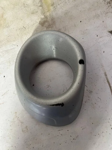 Ободок противотуманной фары левый (потерт) GF2W MITSUBISHI OUTLANDER GF 2015-2018, OUTLANDER GF 2012-2014, OUTLANDER GF 2014-2015