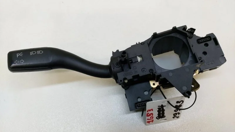 Переключатель поворотов подрулевой Audi A6 4F2