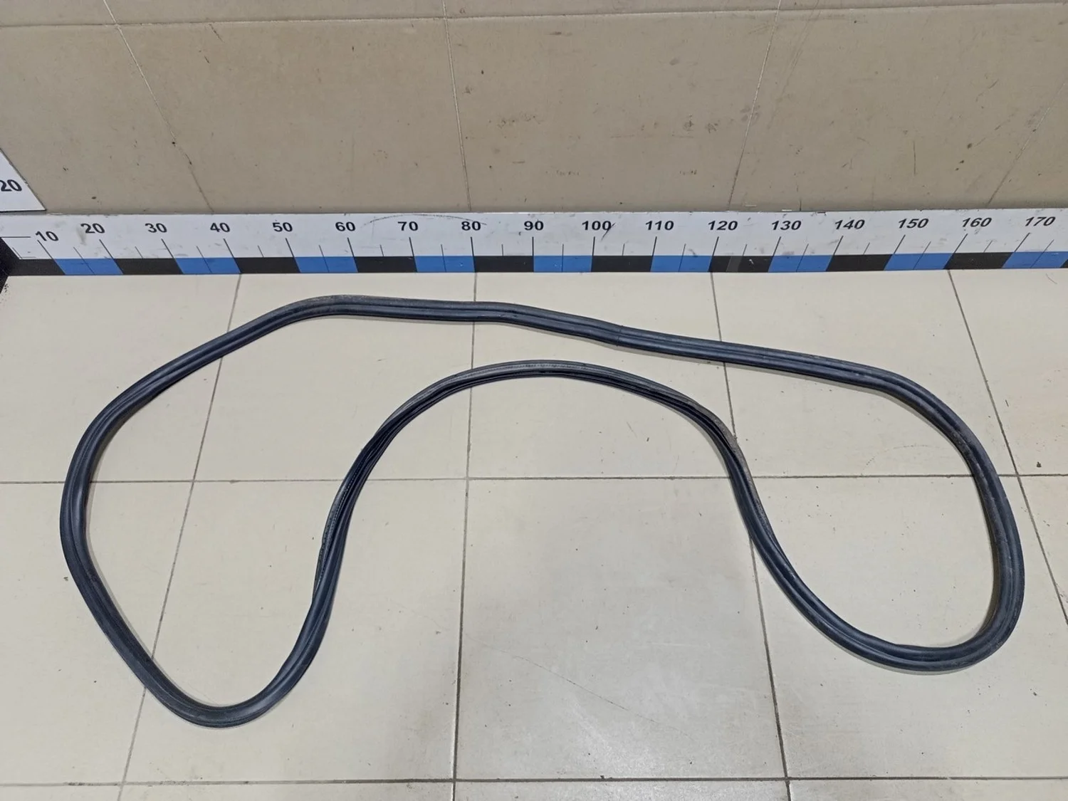 Уплотнитель багажника Tiguan 2011-2016