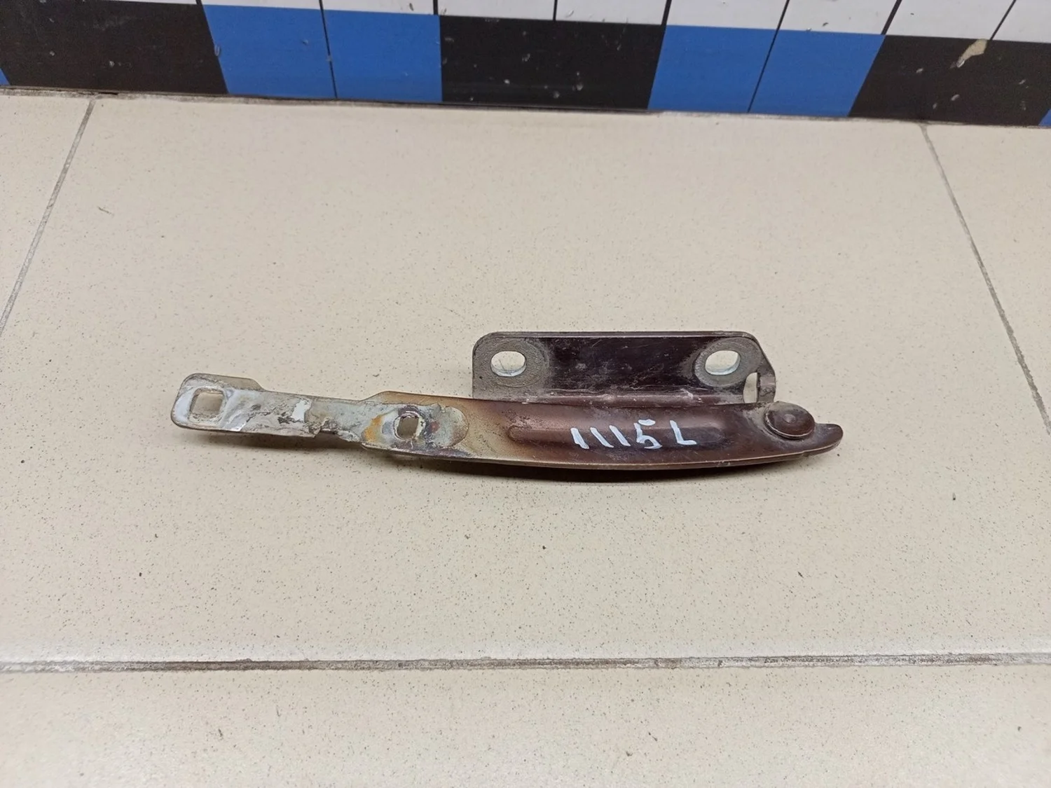 Петля капота левая Duster 2012>