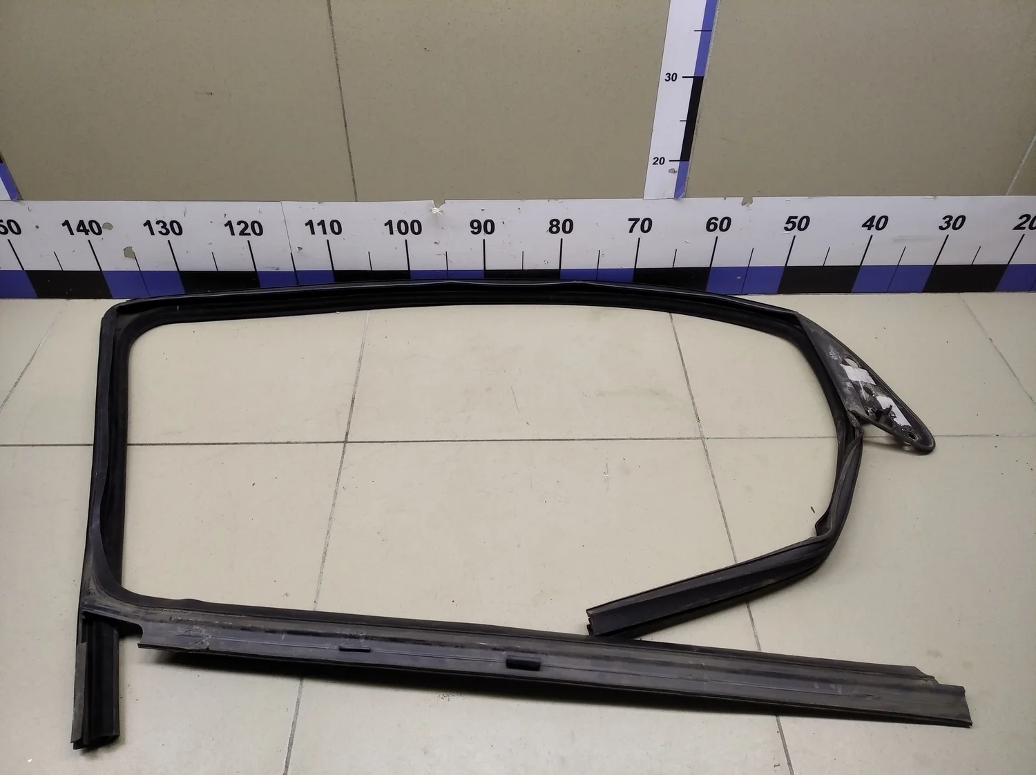 Накладка стекла переднего правого Octavia (A5 1Z-) 2004-2013