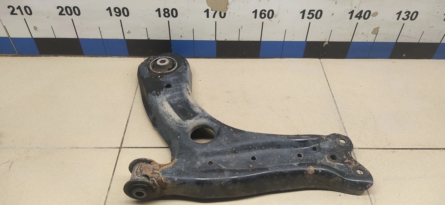 Рычаг передний левый Fabia 2007-2015