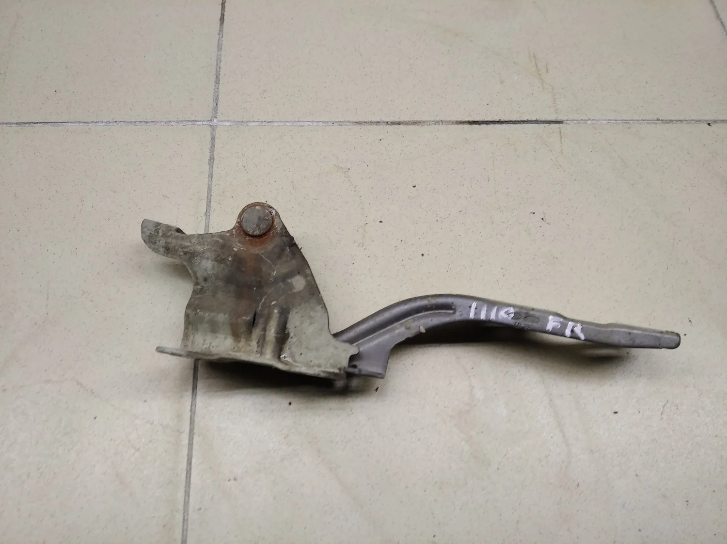 Петля капота правая Cerato 2009-2013