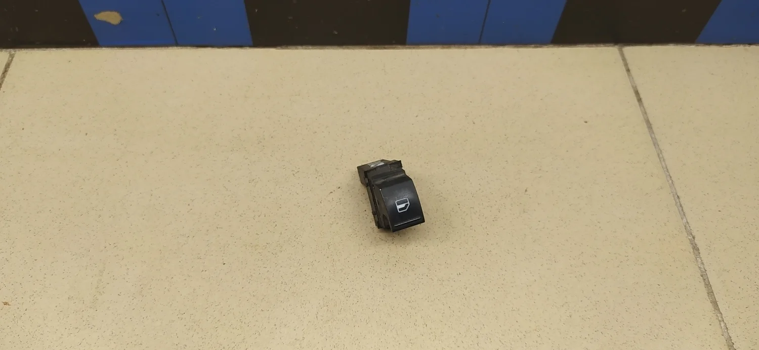 Кнопка стеклоподъемника Passat [B6] 2005-2010