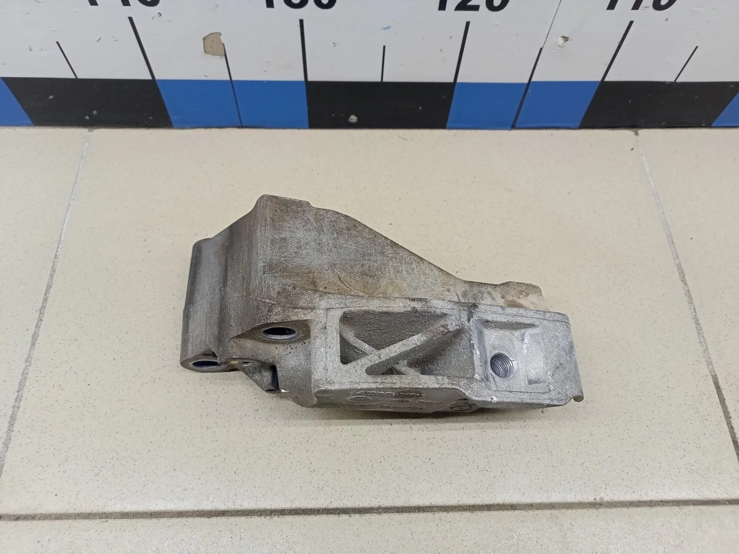 Кронштейн опоры двигателя Qashqai (J10) 2006-2014