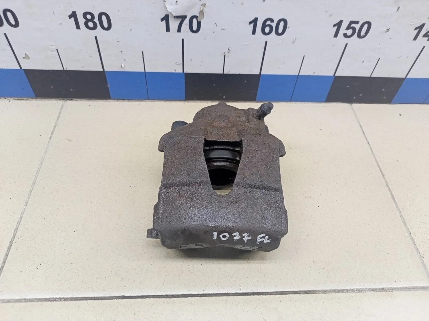 Суппорт передний левый A3 (8L1) 1996-2003