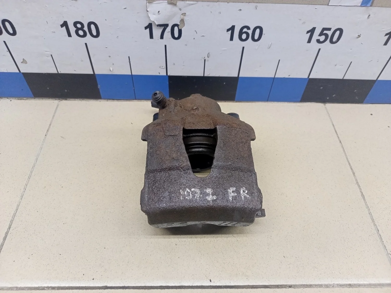 Суппорт передний правый A3 (8L1) 1996-2003