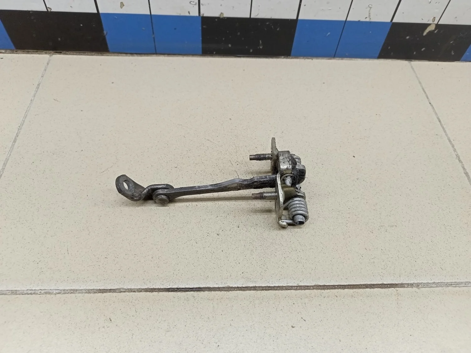 Ограничитель двери Duster 2012>