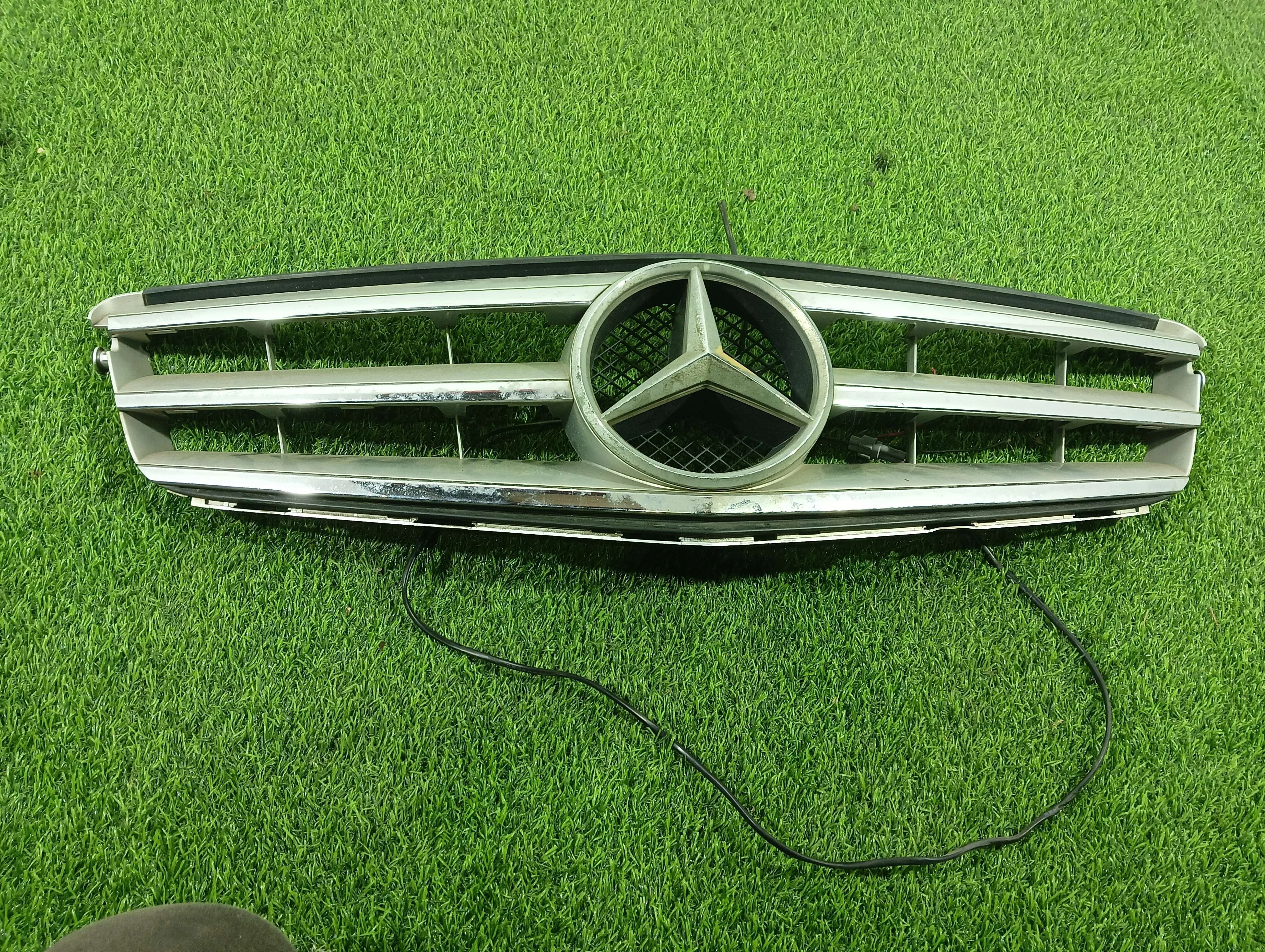 решетка радиатора Mercedes-Benz C-Класс 2.2 дизель 2010