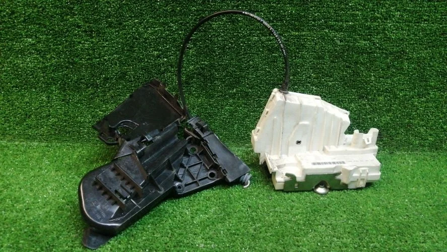 замок двери Mercedes-Benz 642940 W164 Mercedes-Benz M-Class 642940 W164 A1647302535