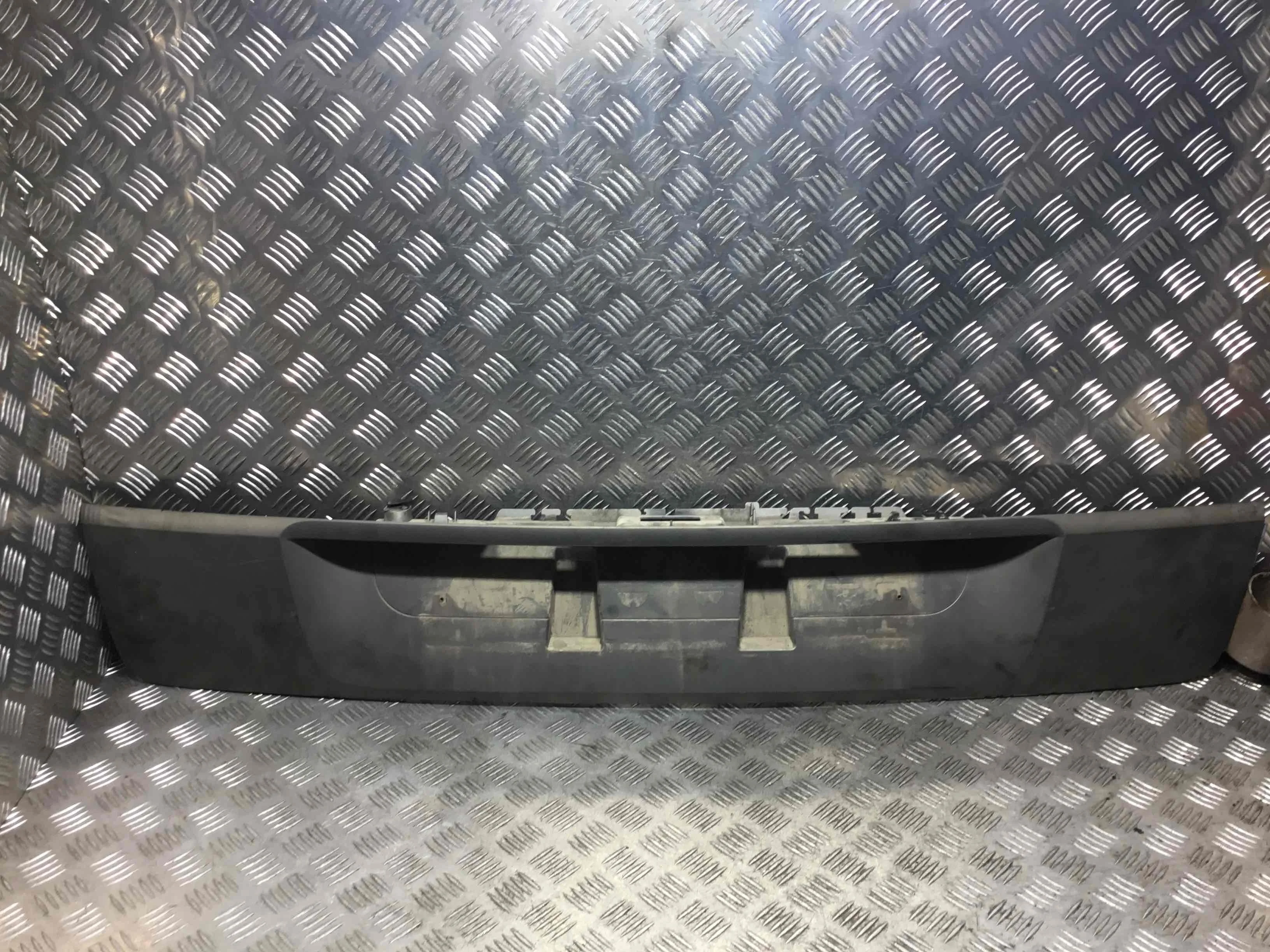 Накладка подсветки номера Renault Scenic Scenic II (JM) 2003 - 2009 бензин 2.0 i Механика Минивэн