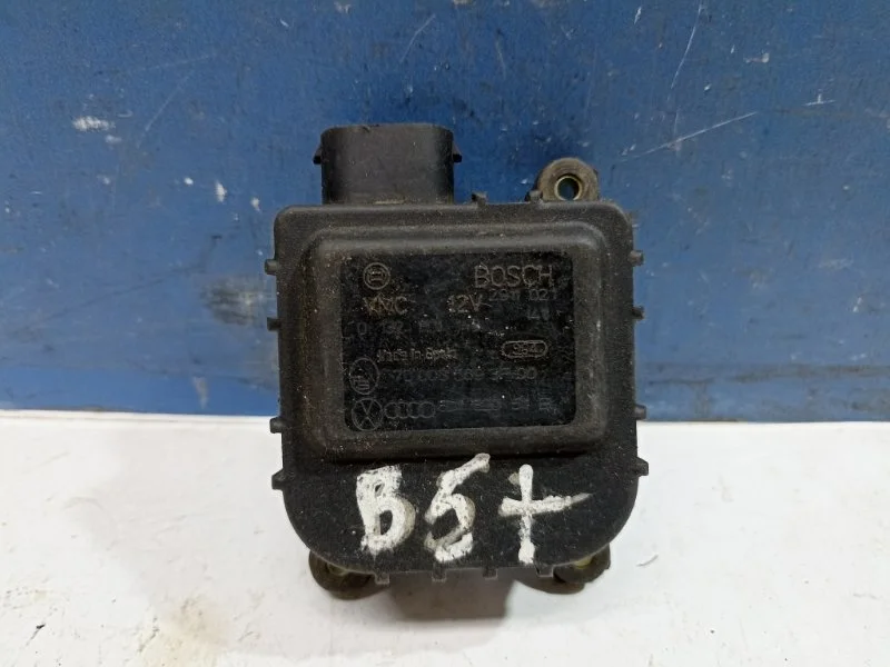 Моторчик заслонки печки Volkswagen Passat B5 2000 - 2005 8D1820511B