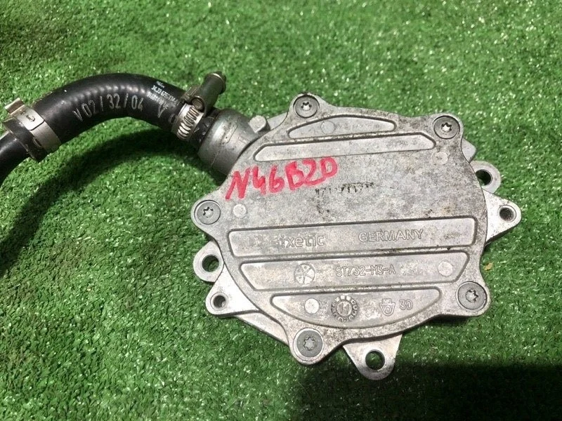 Вакуумный насос Bmw 3 2007 11667542498 E90 N46B20