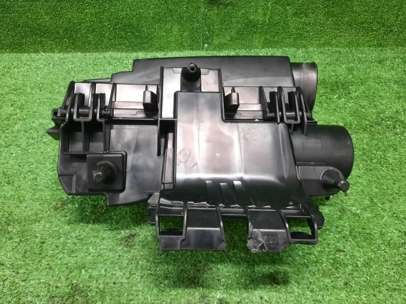 Корпус воздушного фильтра Mercedes-Benz C180 2012 A2710901601 W204 271.860