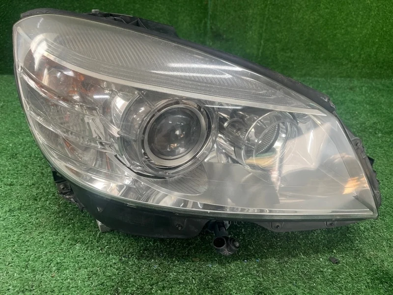 Фара ксеноновая Mercedes-Benz C180 2009 A2048209261 W204 271.820, передняя правая
