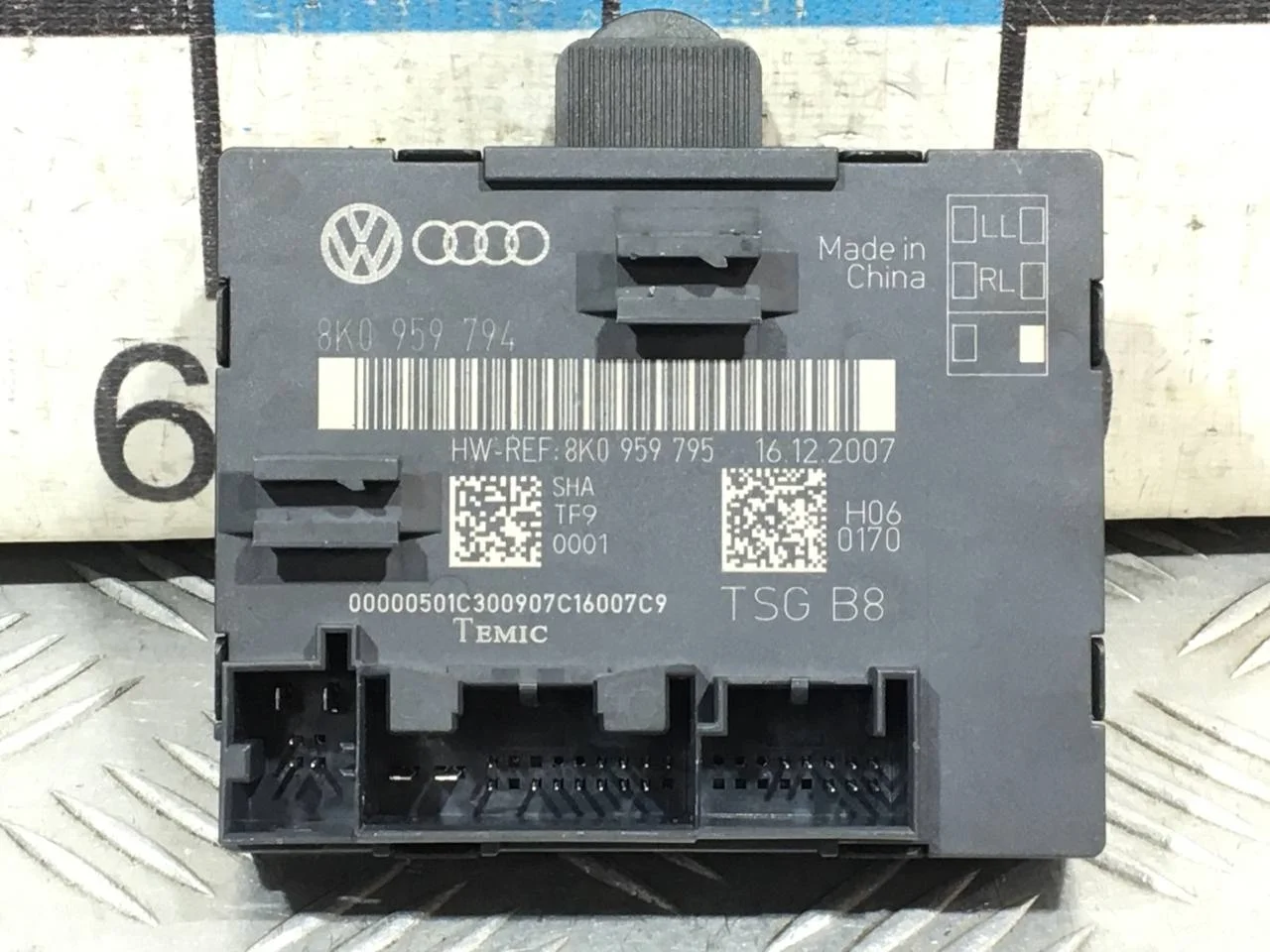 [Б/У] Блок комфорта двери задней правой Audi A4 [Код: 00603370 ]