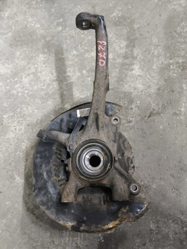 Кулак поворотный правый Toyota Sequoia II 2008 - 2022