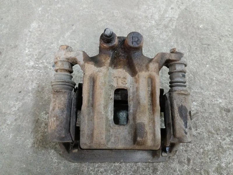 Суппорт задний правый Nissan Pathfinder (R51M) 2004-2013 2008 44011EB30A 2.5 D YD25DDTI