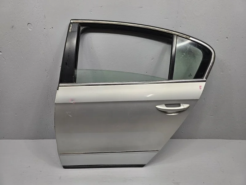 Дверь Volkswagen Passat B6