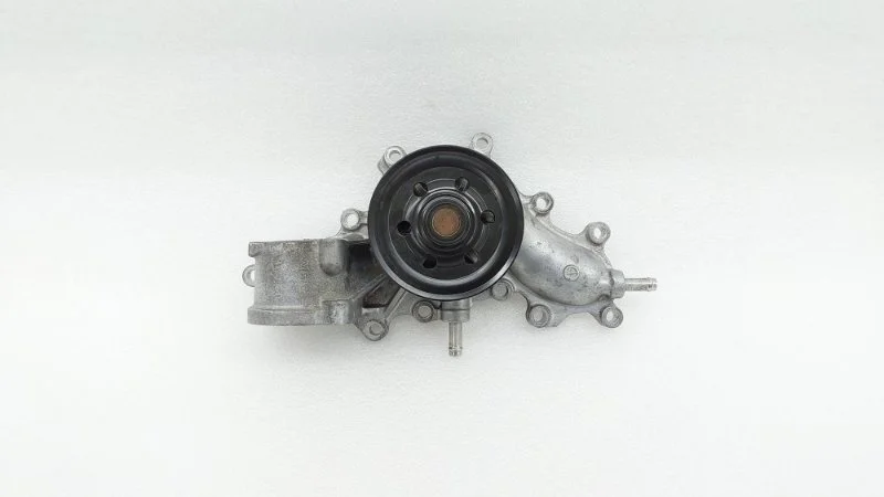 Насос водяной (помпа) Toyota Land Cruiser 2008