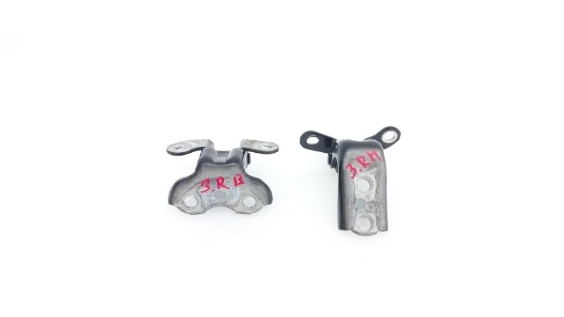 Петля двери Toyota Land Cruiser 2012 200