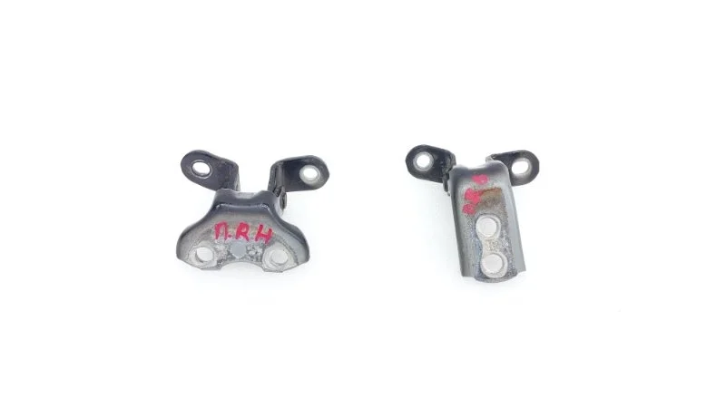 Петля двери Toyota Land Cruiser 2012 200