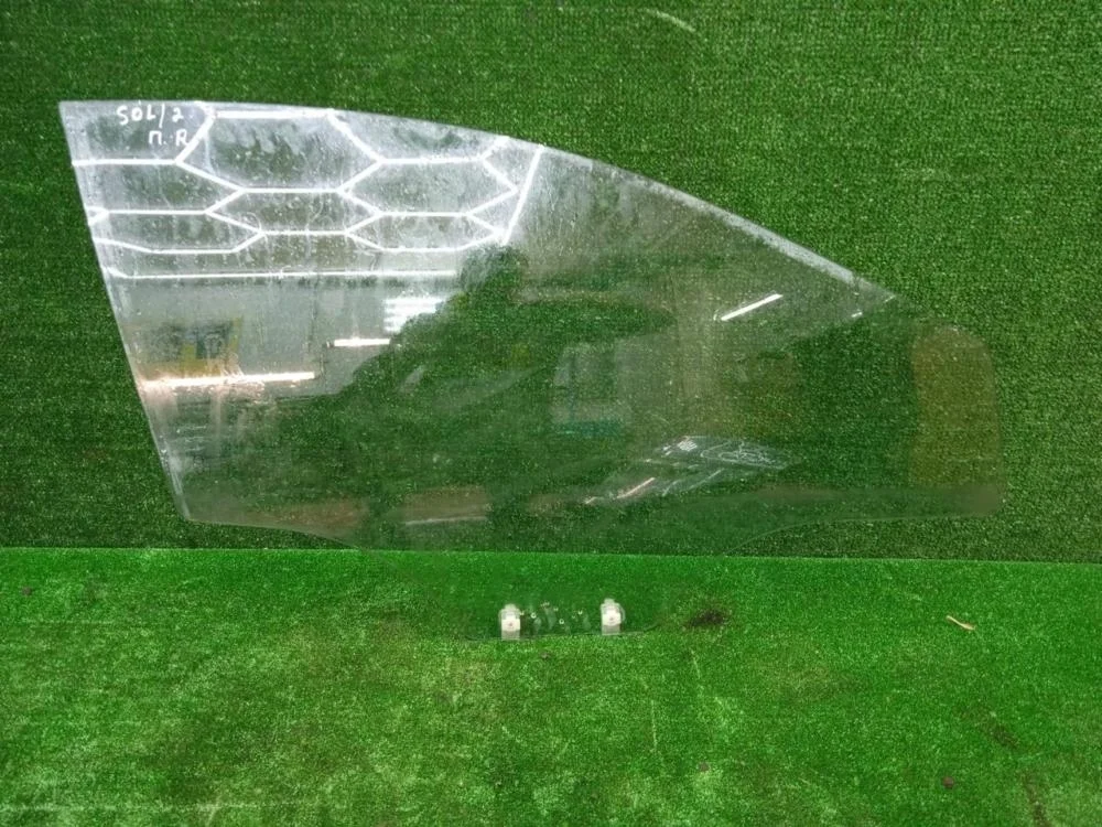Стекло двери Hyundai Solaris 2013 RB