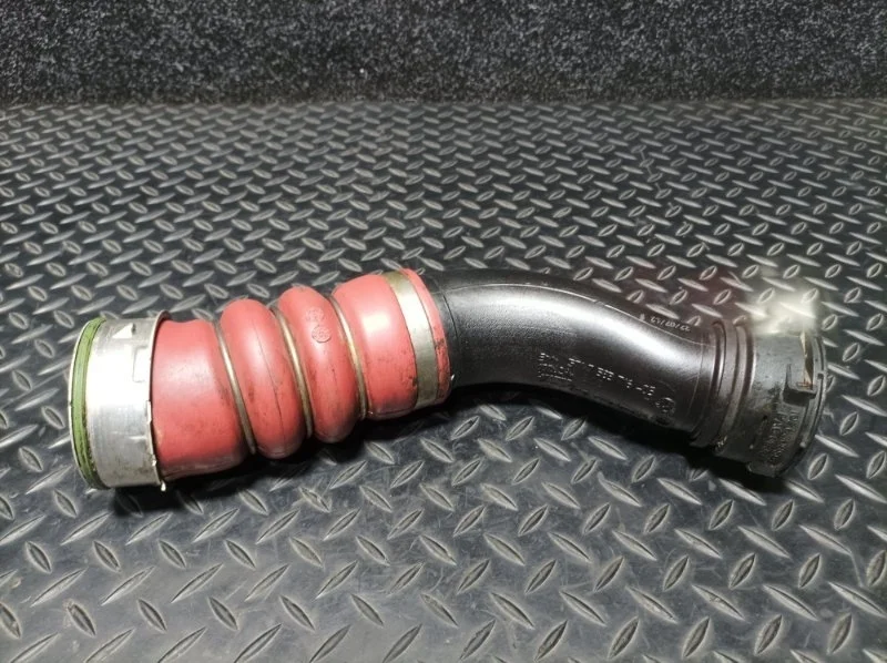 Патрубок интеркулера Bmw X5 2012 13717583716 E70 N55B30
